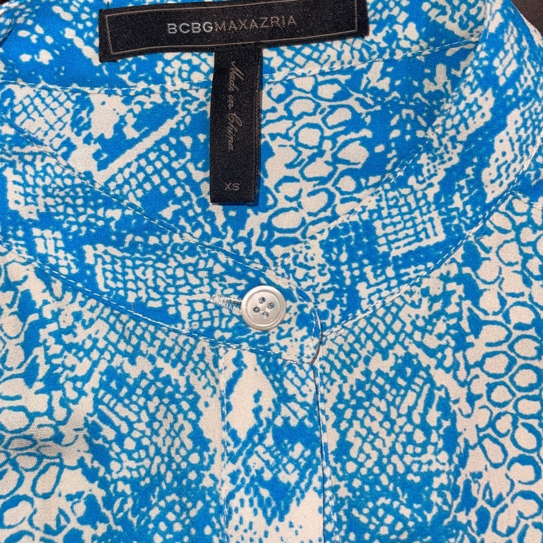 BCBGMAXAZRIA Snake print floral Top Blouse Long sleeve Button up Size XS