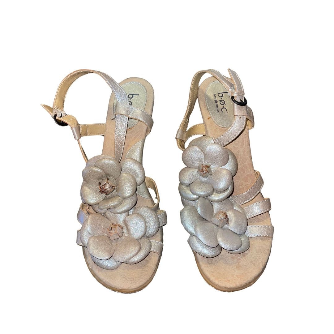 BOC Born Concepts Women's Champagne Leather T-Strap Flower Heeled Sandals Size 8