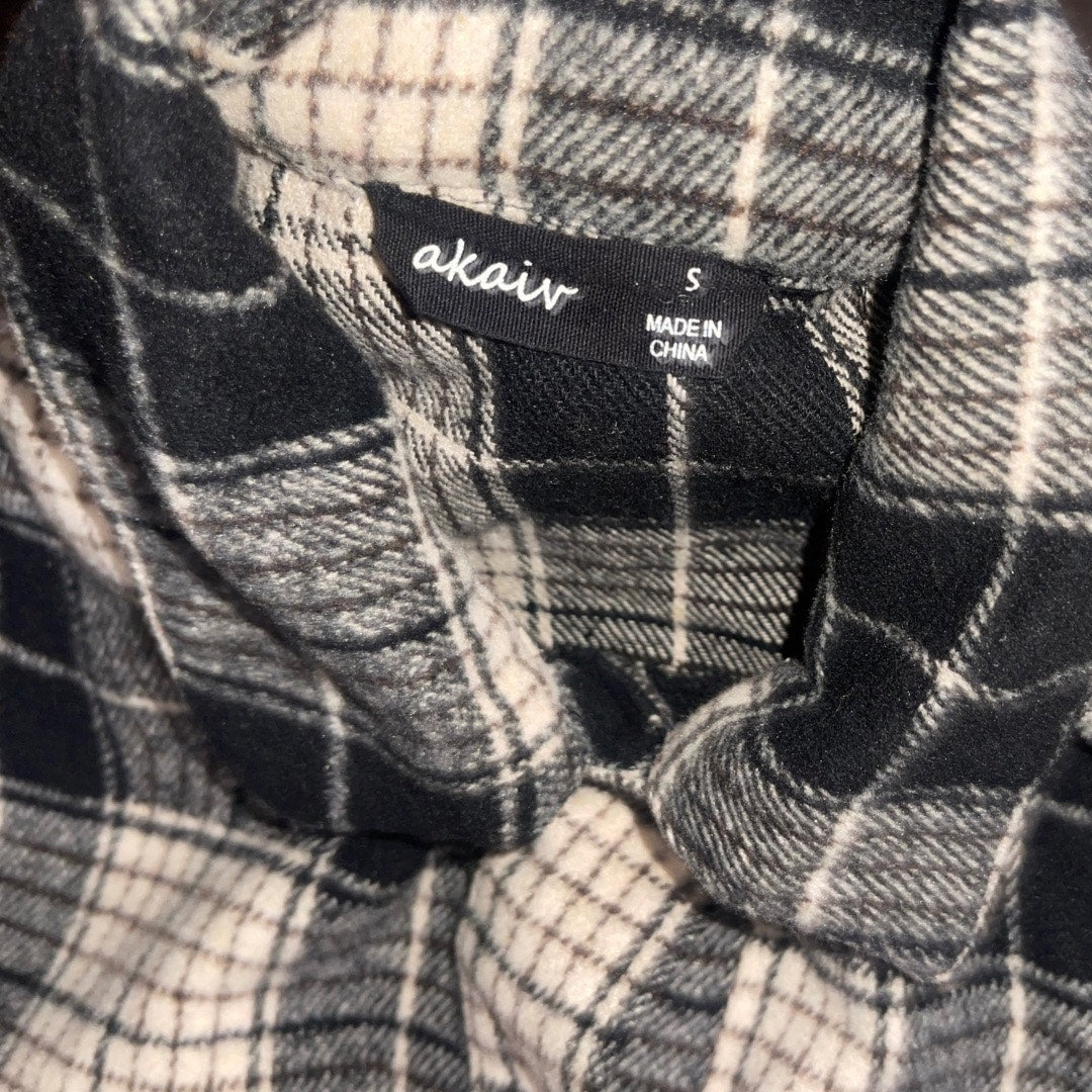 Akair Flannel Plaid long sleeve button up shirt shred hem shaket size S
