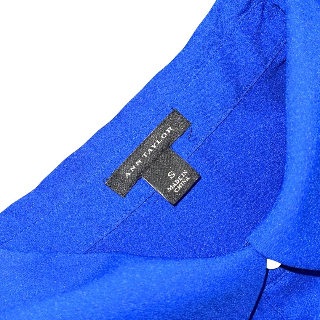 Ann Taylor Blue Sleeveless Button Blouse Chest Pocket size Small Career Preppy