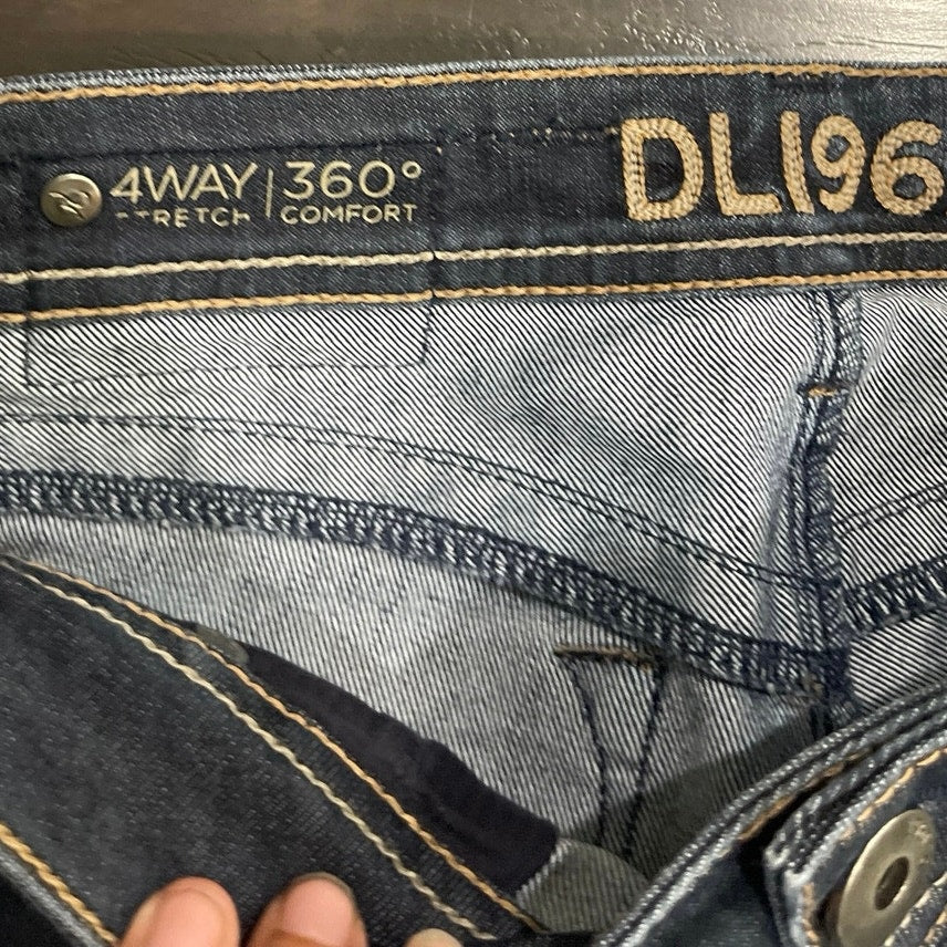 DL1961 Dark Wash Milano Bootcut Jeans Size 26 Premium Denim 4 way Stretch