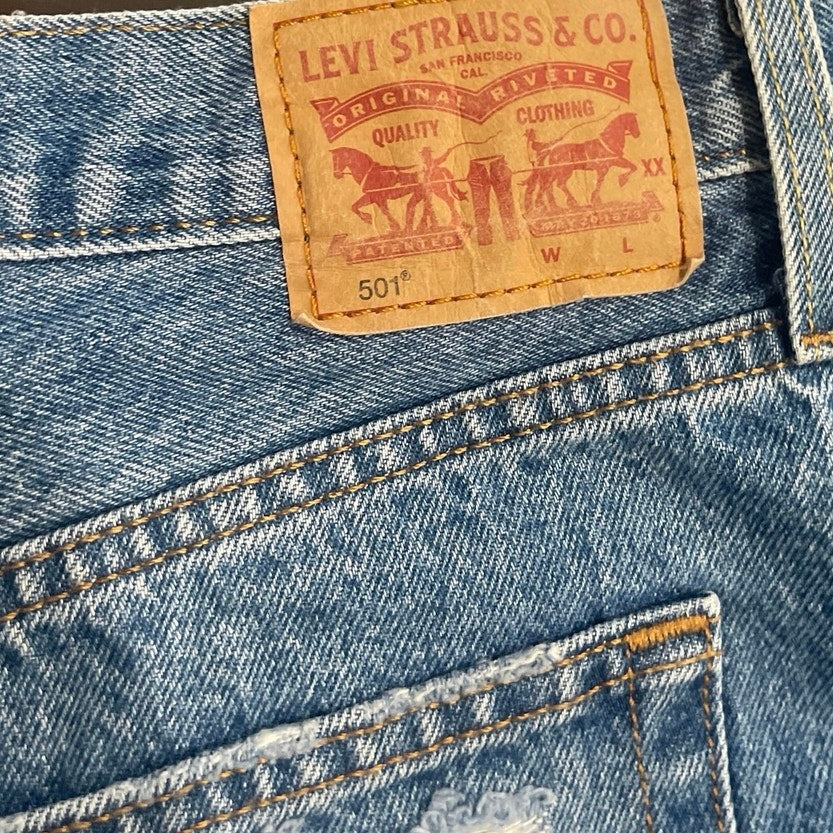 Levi's 501 Cut-Off Jean Shorts Medium Wash Distressed Denim High Rise Size 33