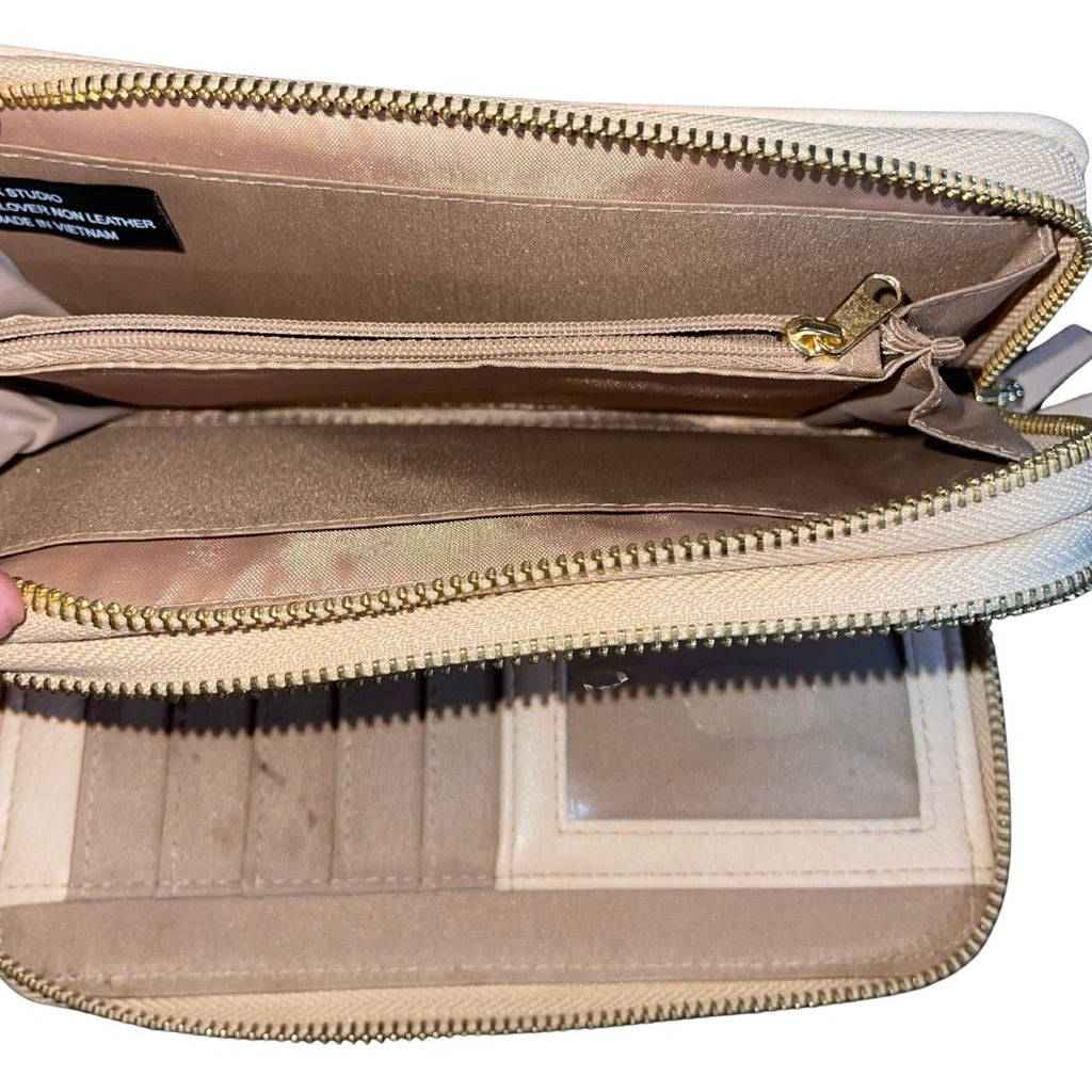 Max Studio Wristlet Wallet Full Zip Clutch Vegan leather 90s Y2K