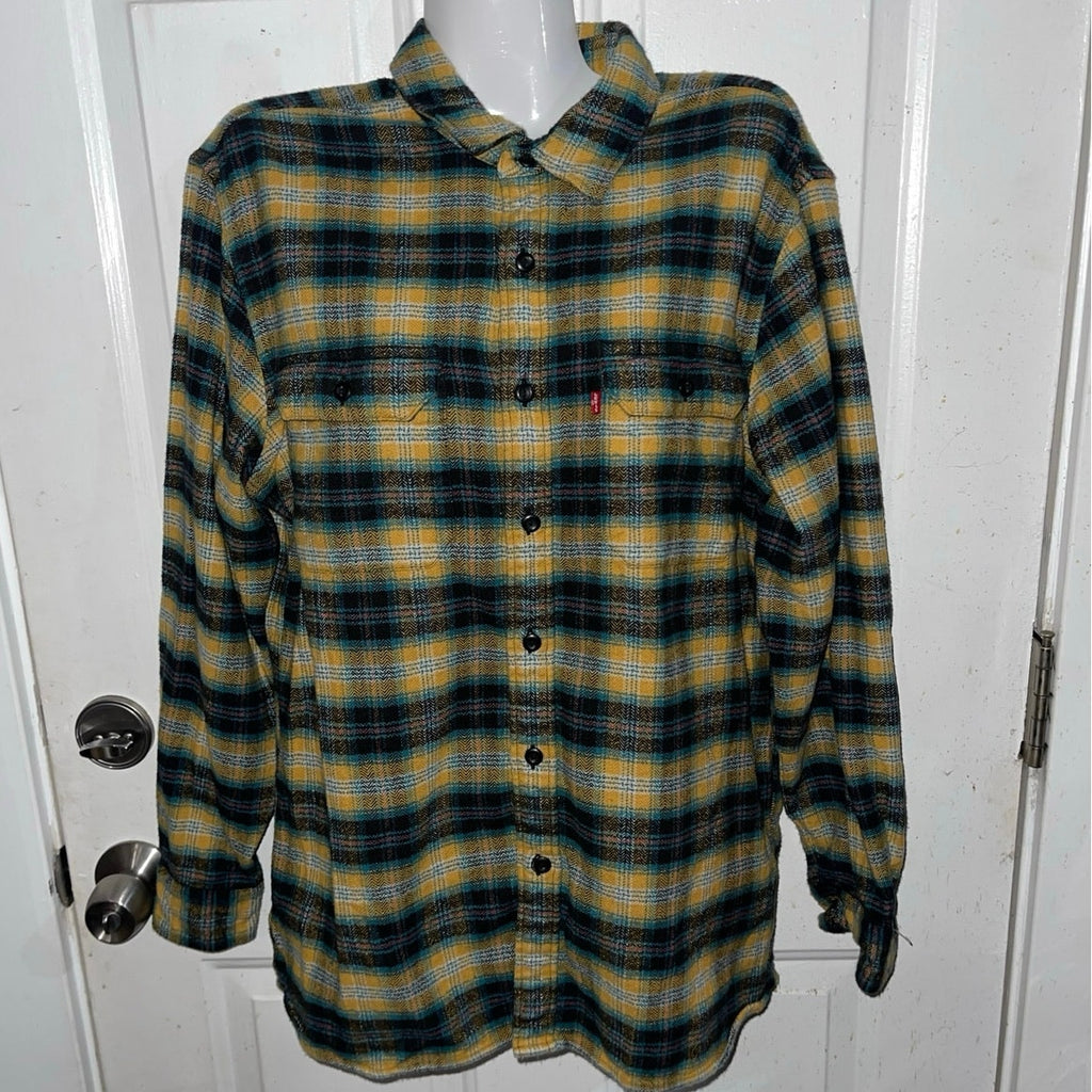 Levi's Plaid Flannel Men's Shirt Size Medium Relaxed Fit