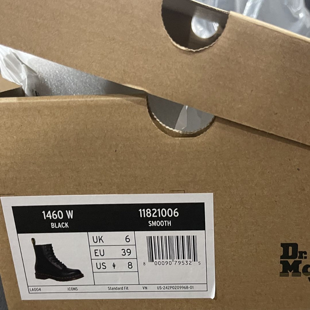 Dr. Martens AirWair 1460 Smooth Leather 8 Hole Lace up Boots SZ W 8 Combat Punk