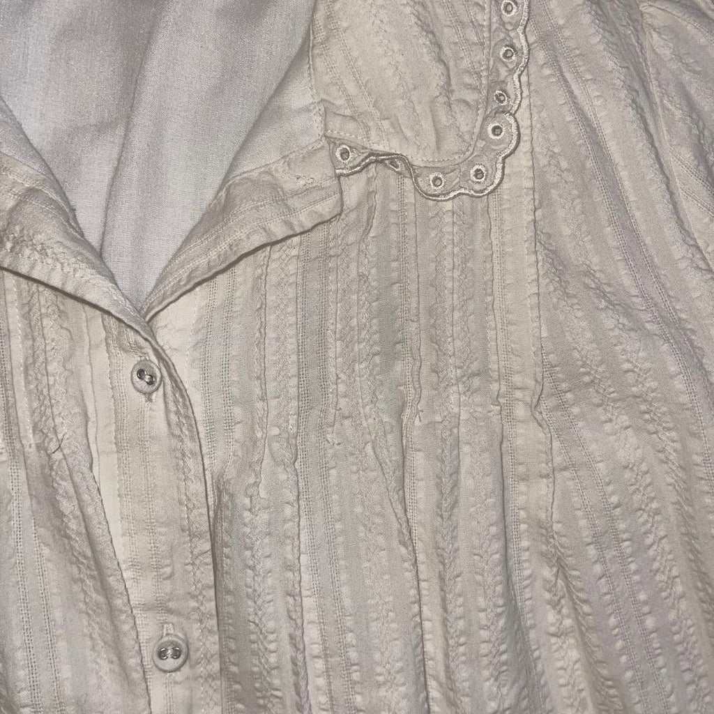 Lauren Conrad Button Down Blouse Size Large Eyelid Collard Pleated