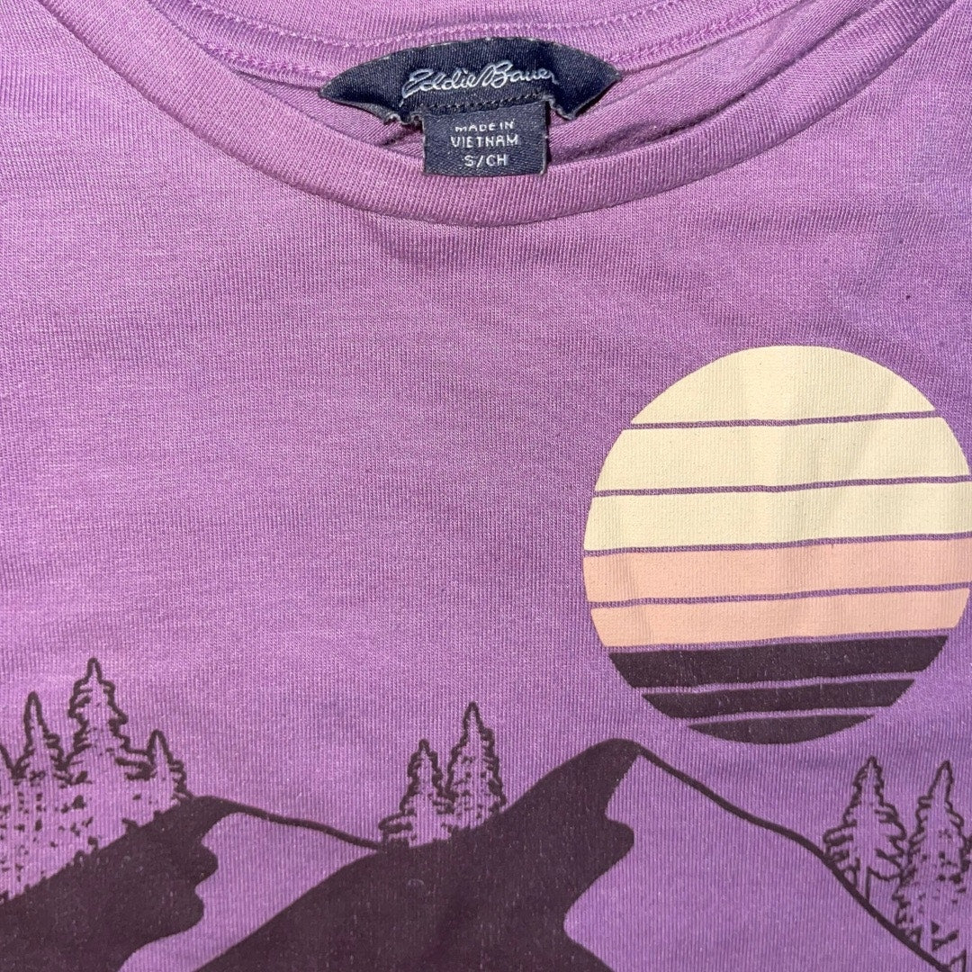 Eddie Bauer T-Shirt Retro Graphic Mountain Scene Outdoorsy Casual Size Small
