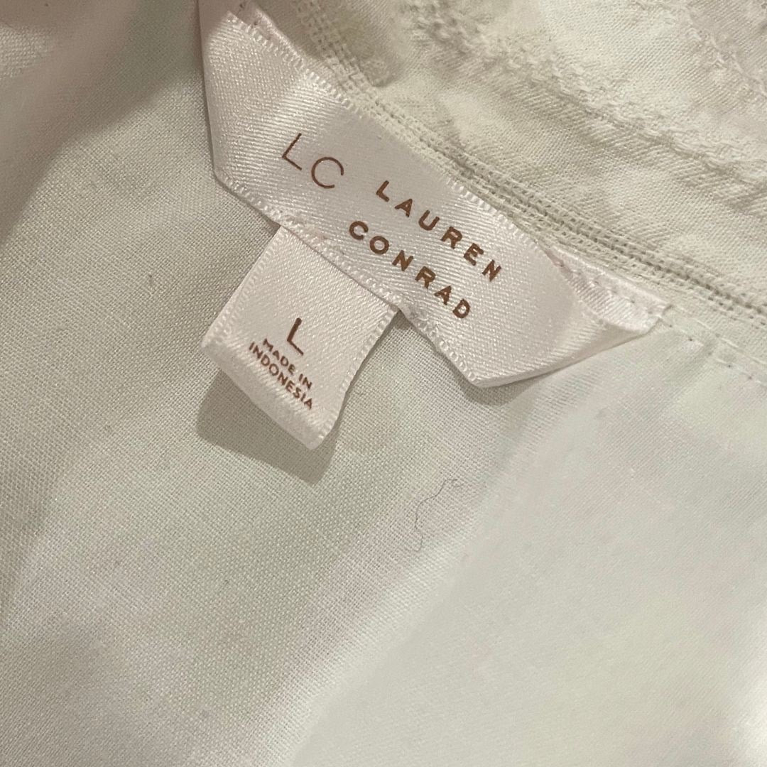 Lauren Conrad Button Down Blouse Size Large Eyelid Collard Pleated