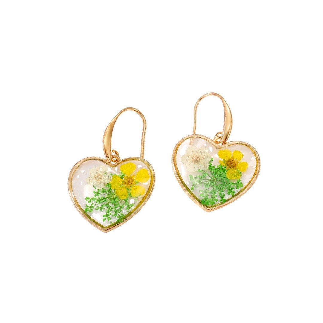 Transparent yellow/white Heart resin flower earrings