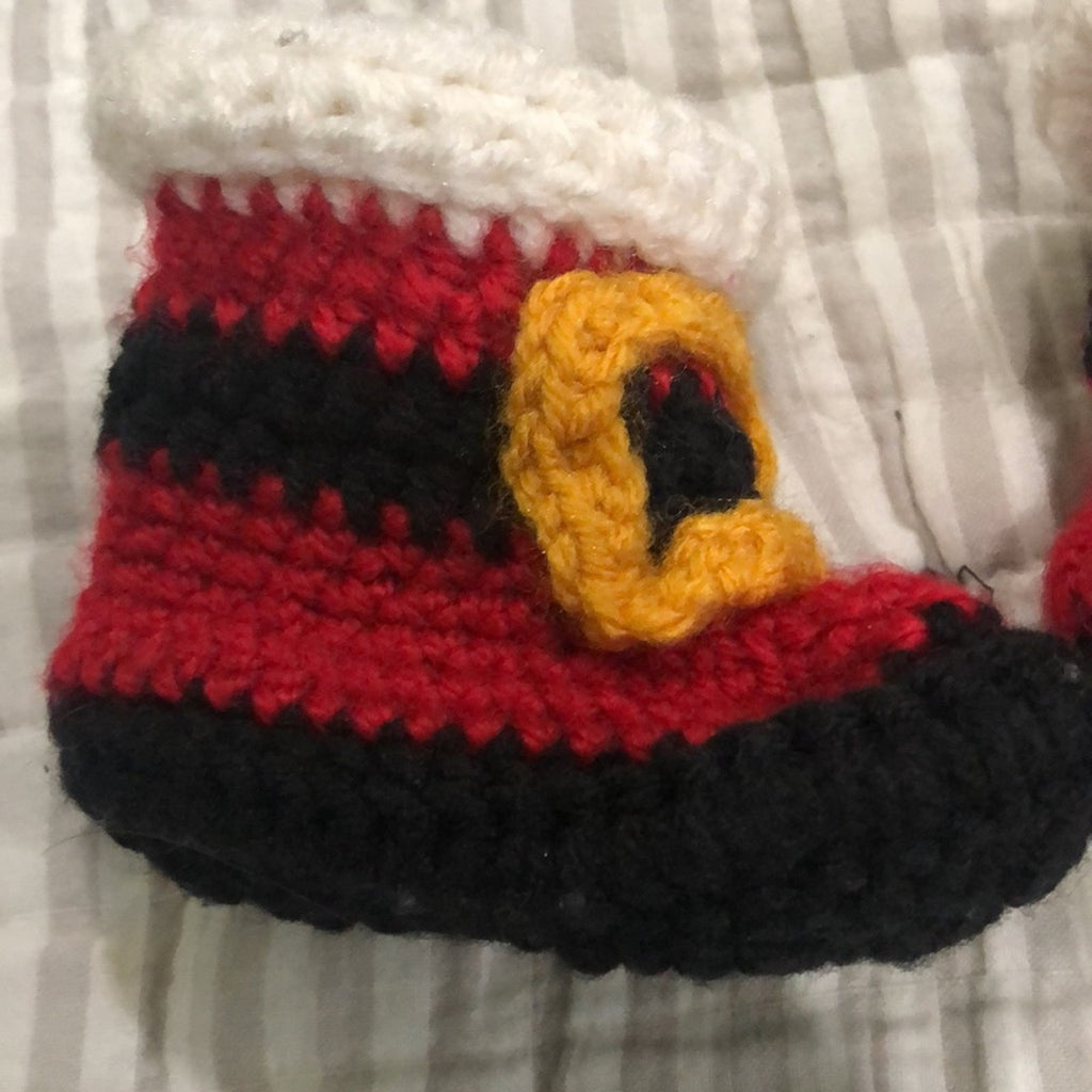 Crochet santa baby booties