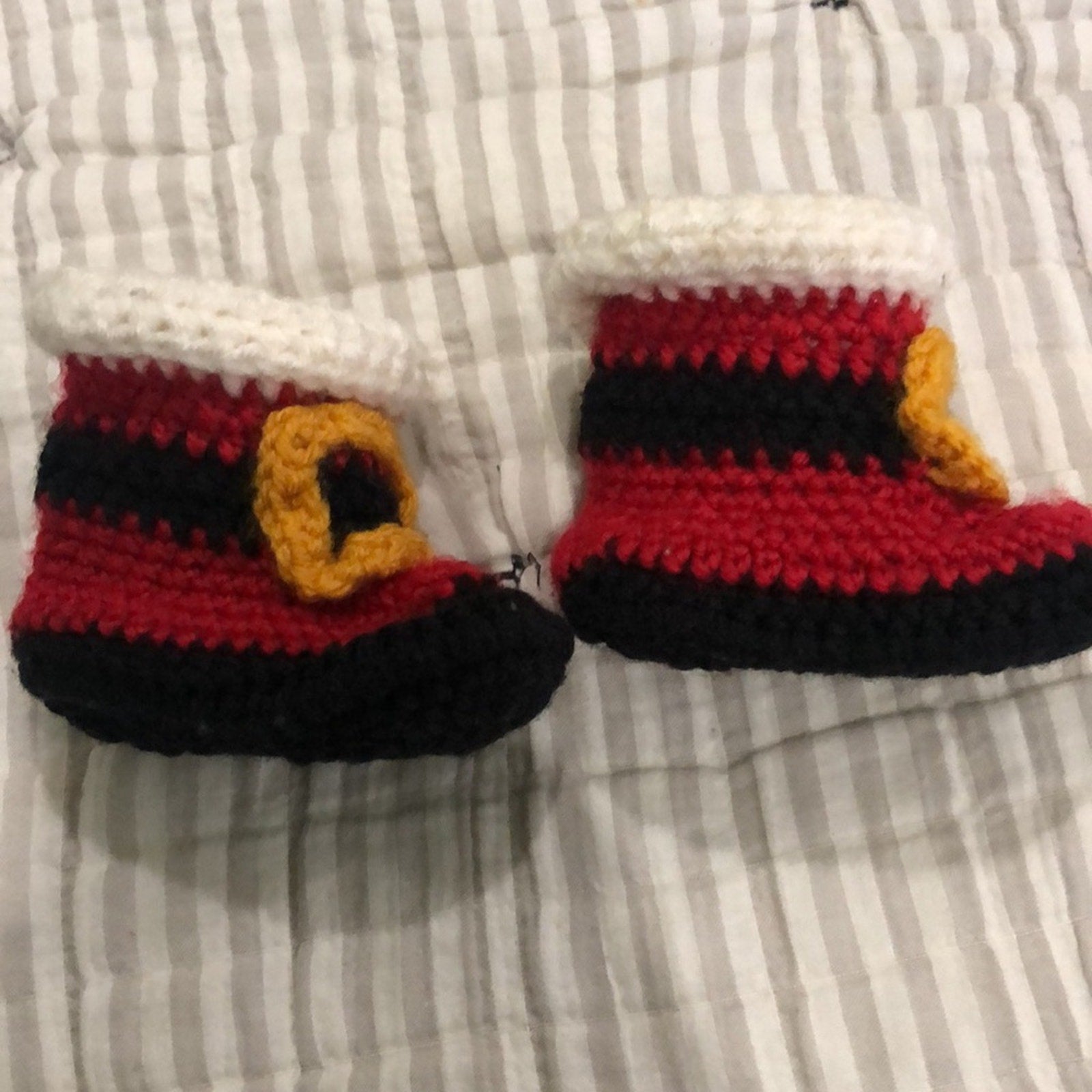 Crochet santa baby booties