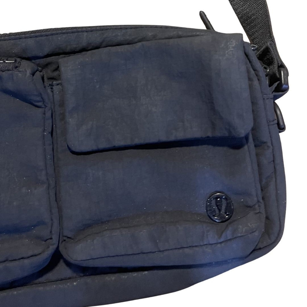 Lululemon Multi Pocket Nylon Crossbody Bag 2.5L Athletic Sporty Chic Travel