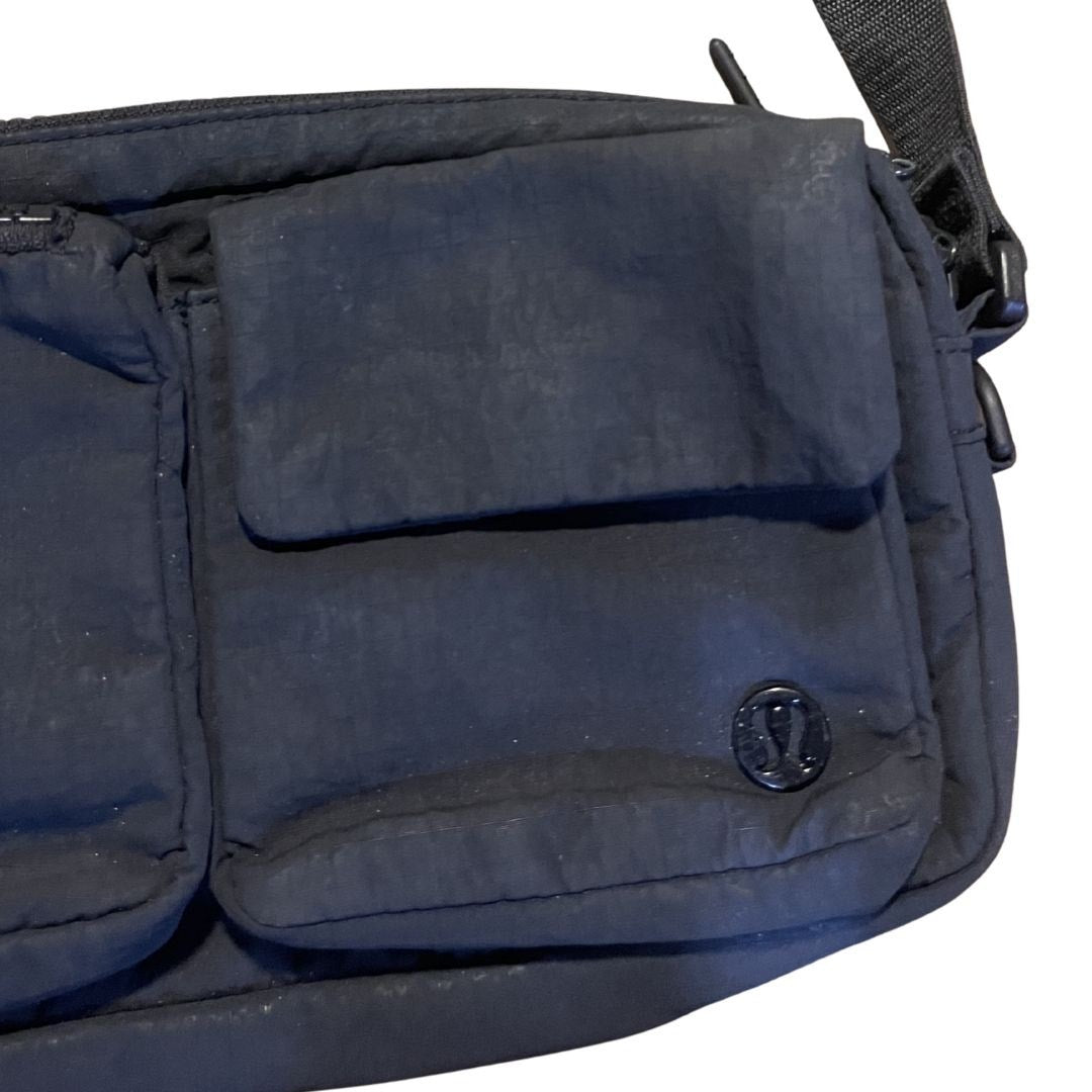 Lululemon Multi Pocket Nylon Crossbody Bag 2.5L Athletic Sporty Chic Travel