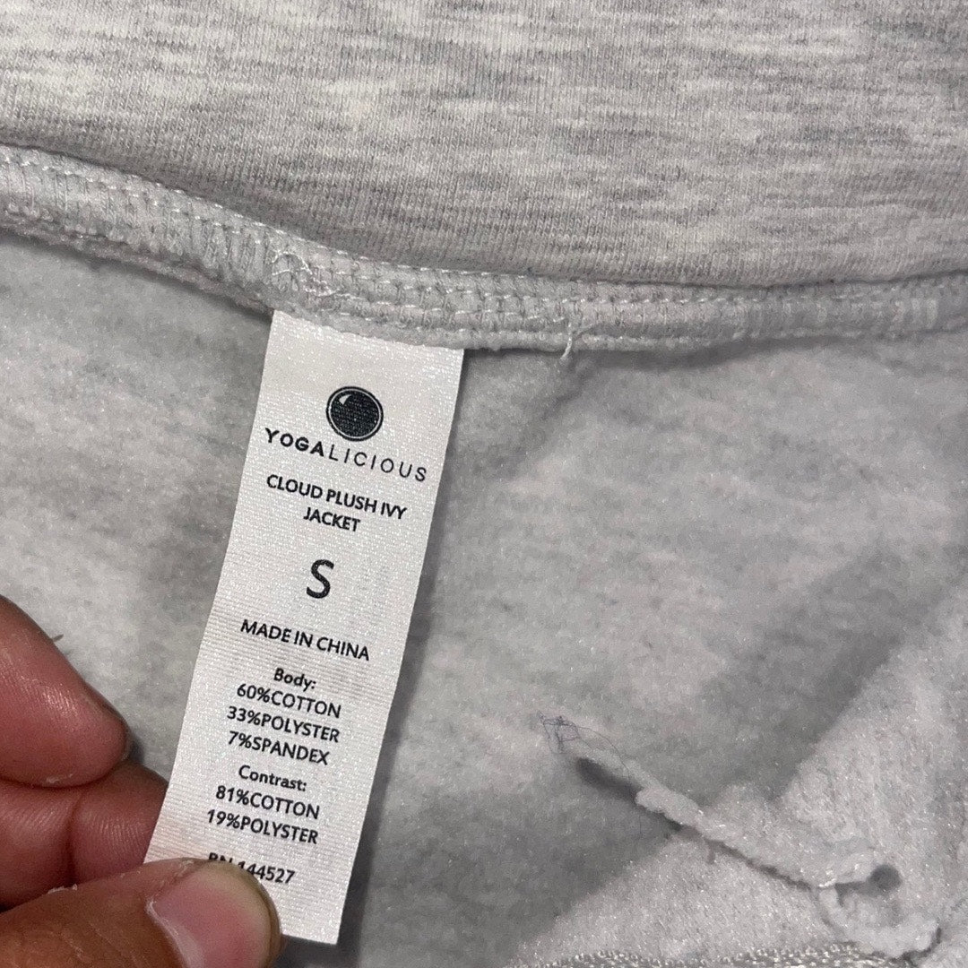 YOGALICIOUS Cropped Zip up Gray Hoodie Size Small Athletic Loungewear Comfy