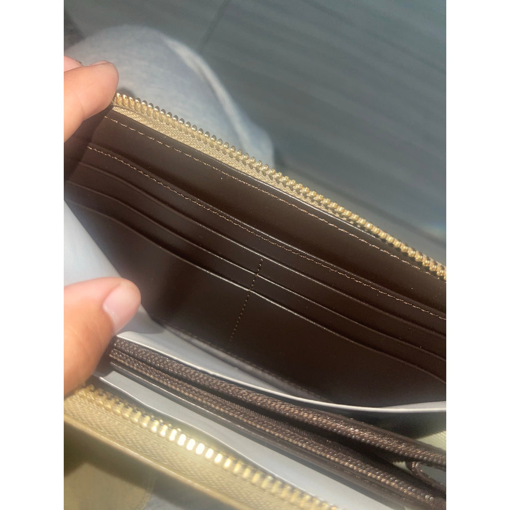 Burberry 100% Lamb Leather Full Zip Wallet NWT Luxury Accessories