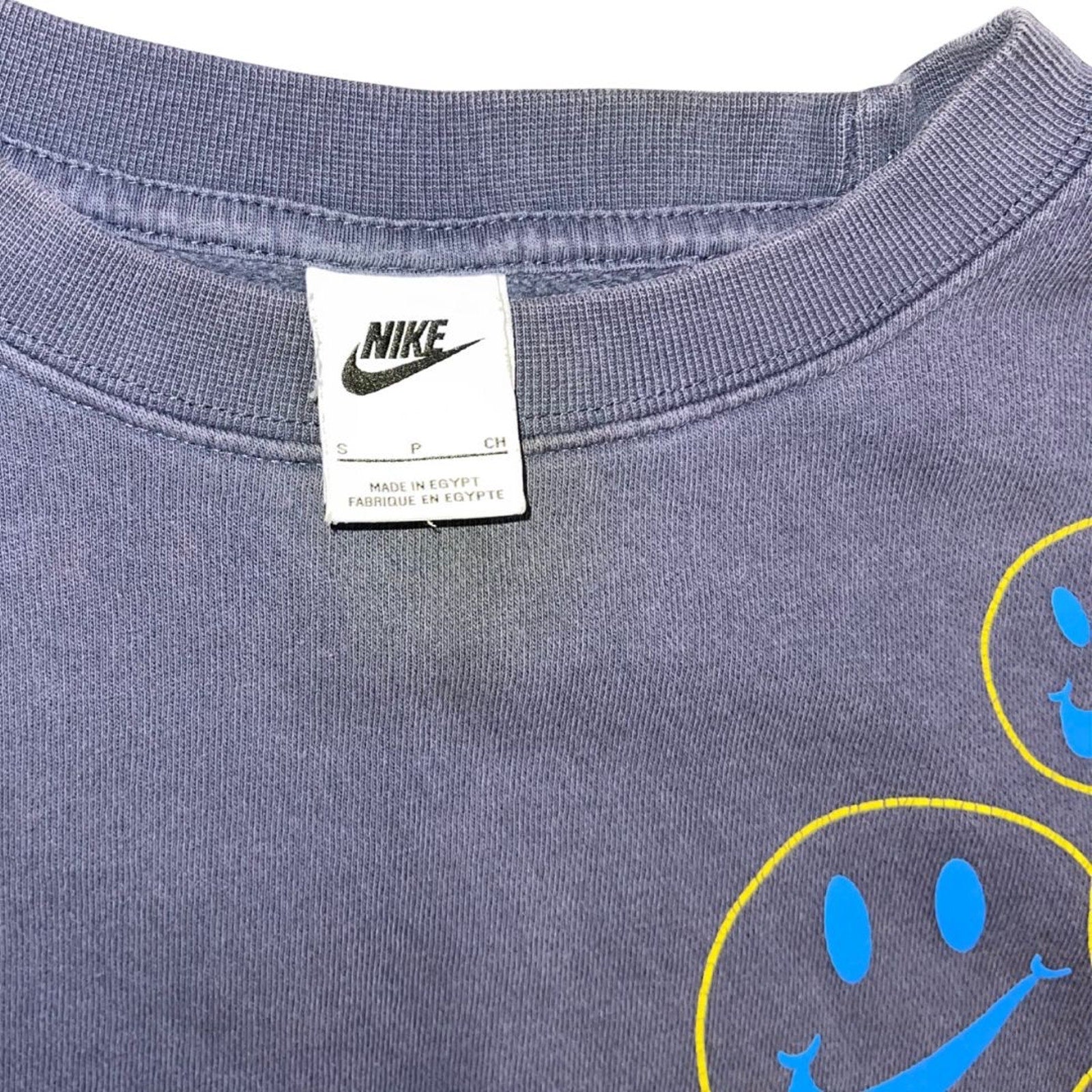 Nike Smile Trend Crewneck Sweater Cropped Size Small Sportswear Fleece