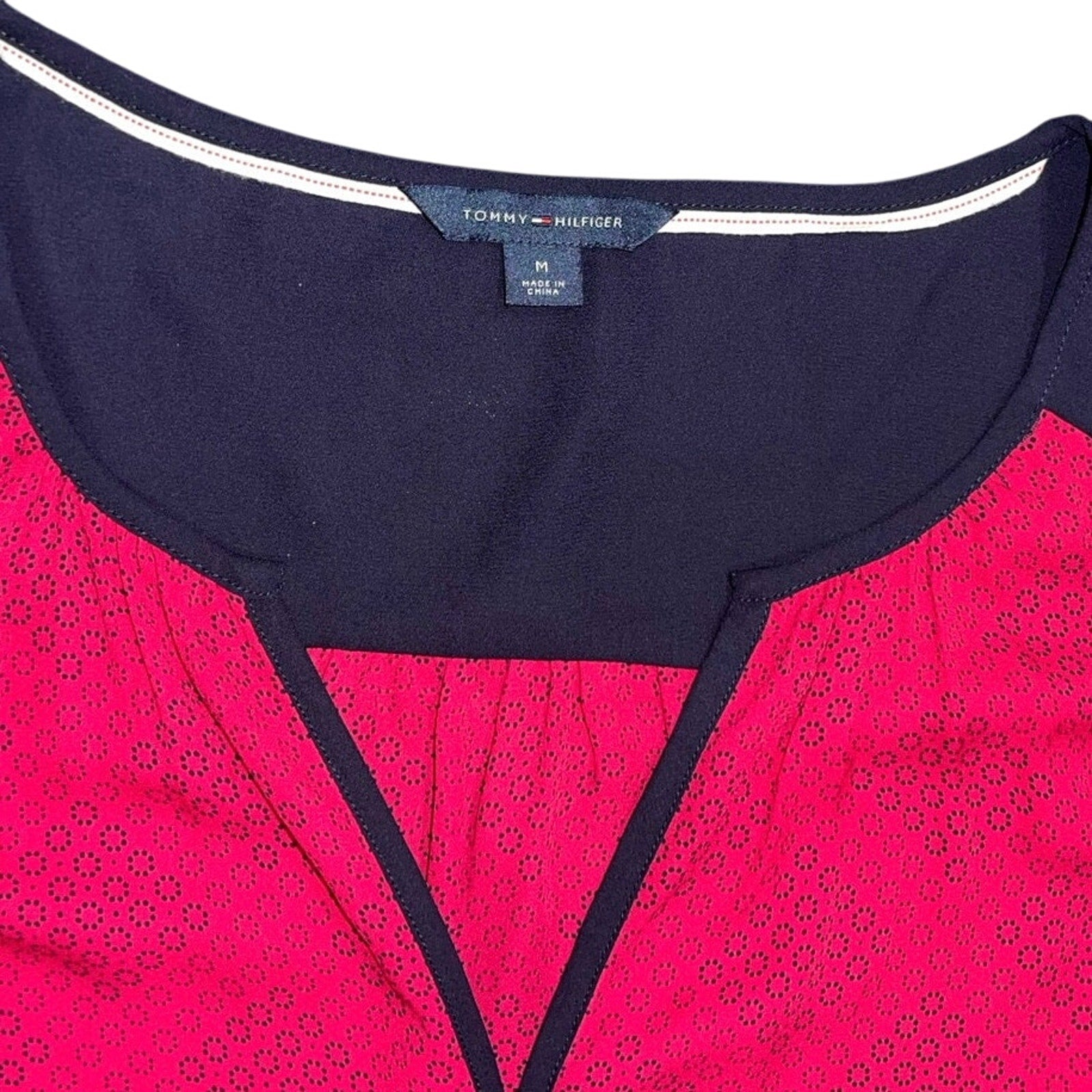 Tommy Hilfiger Sleeveless Blouse V-neck slit loose fit Top Size Medium Preppy