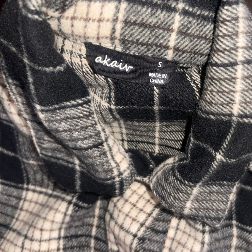 Akair Flannel Plaid long sleeve button up shirt shred hem shaket size S
