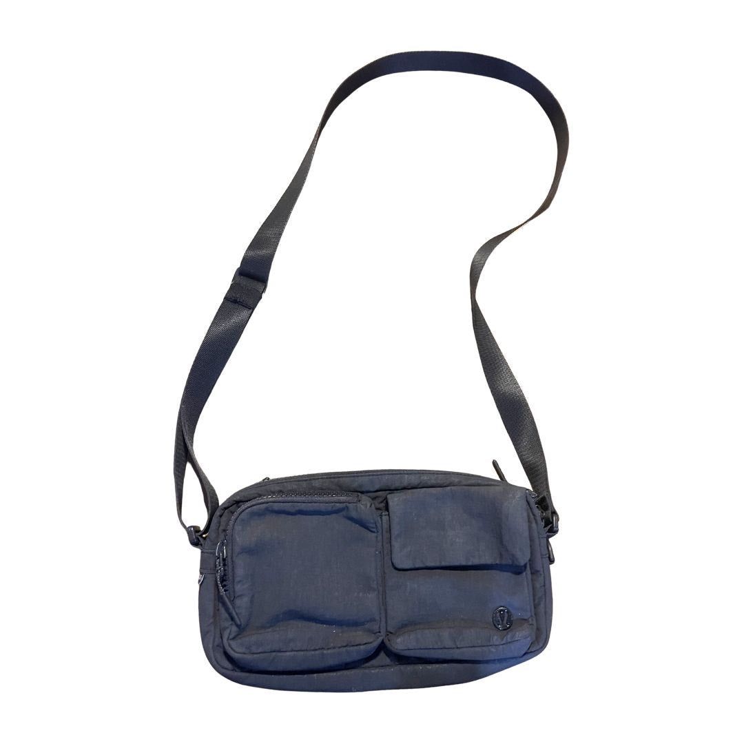 Lululemon Multi Pocket Nylon Crossbody Bag 2.5L Athletic Sporty Chic Travel