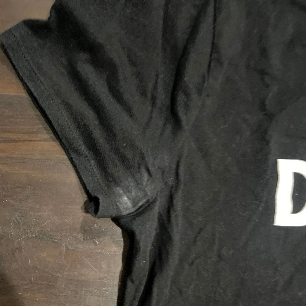 DKNY TEE SIZE Medium