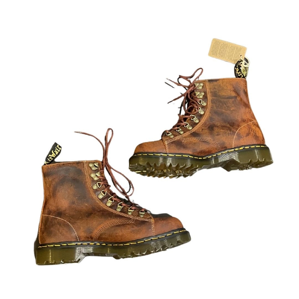 Dr. Martens Airwair Made in England Barton Leather Boots SZ M 9 W 10 NWT Combat