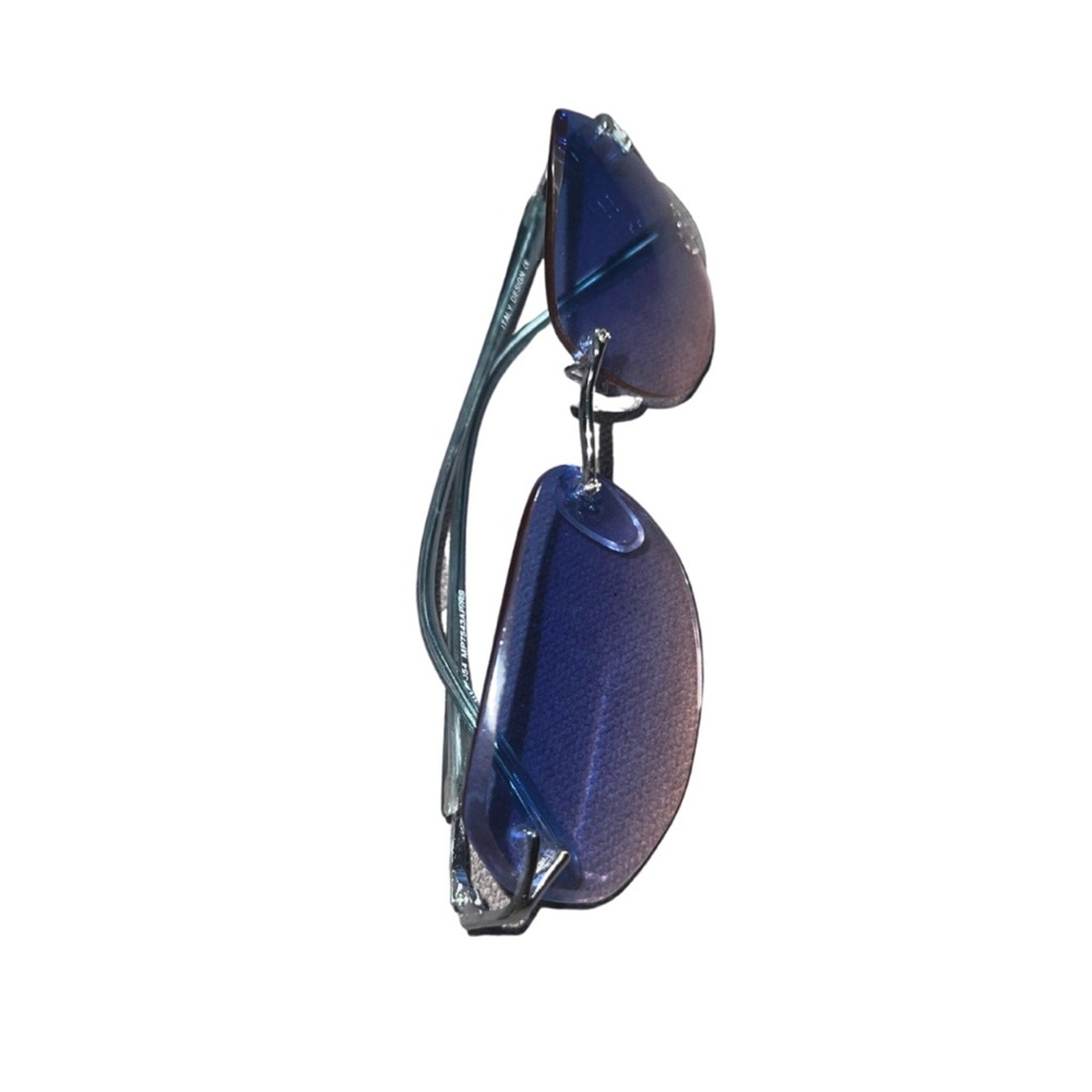 Cute Y2K Sunglasses w/ a gemstone heart design on the left lens.