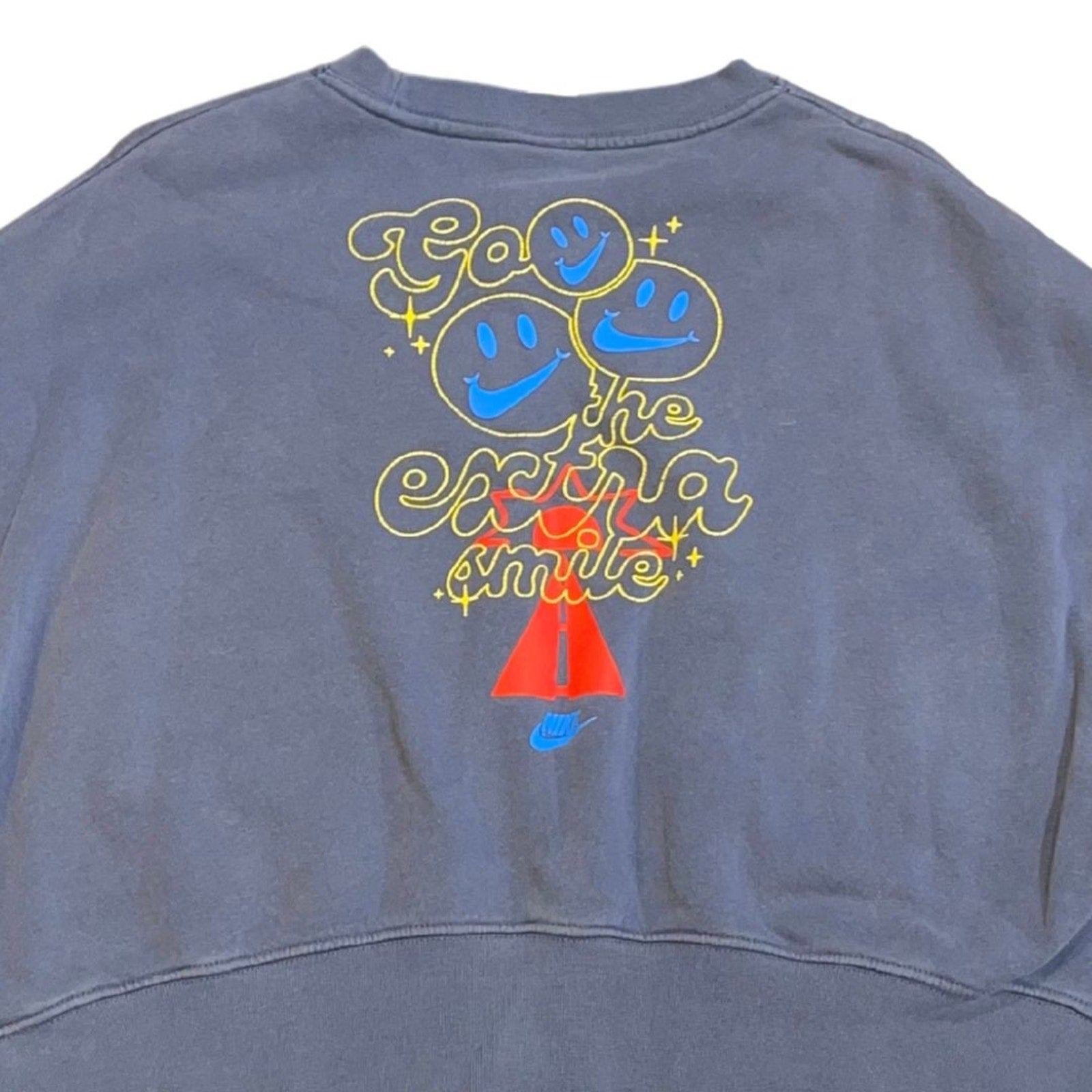 Nike Smile Trend Crewneck Sweater Cropped Size Small Sportswear Fleece
