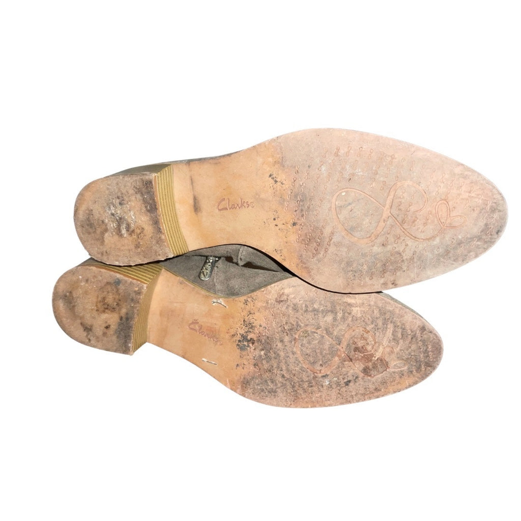 Clarks Womens Gray Suede Zip up Bootie Block Heel Size 7.5 Fall Casual western