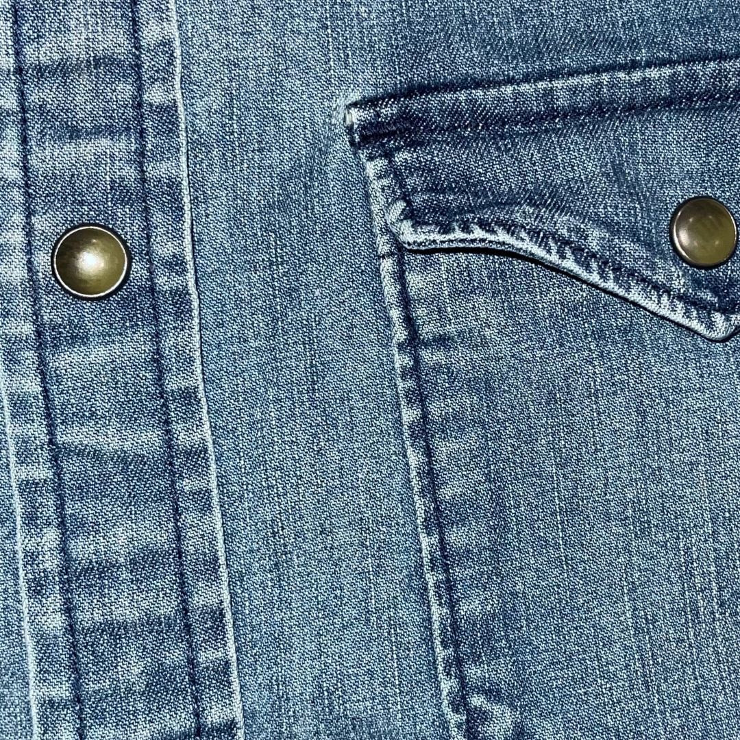 Old Navy Chambray Button down Long Sleeve Denim Size Medium Western Cowboy