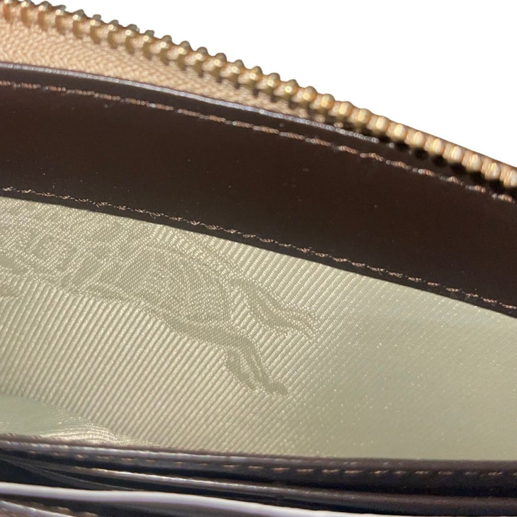 Burberry 100% Lamb Leather Full Zip Wallet NWT Luxury Accessories