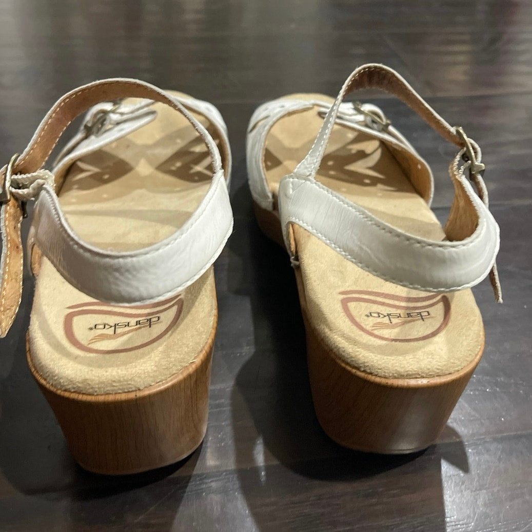 Dansko Sissy Strappy Leather Clog Sandals SZ 40 Wooden Heels Boho Indie