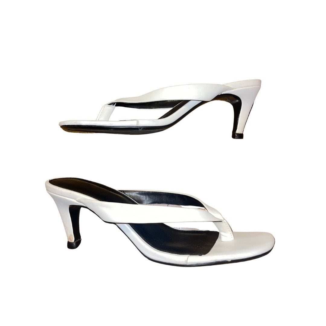 BCBGeneration Tabina Slide White Sandals Heeled Thong Toe Slip On Size 9