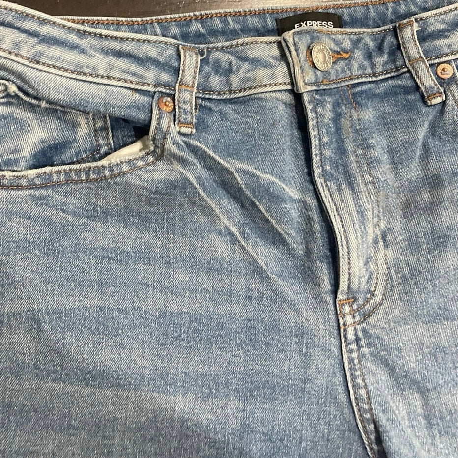 Express Mid Rise Light Wash Relaxed Tapered Jeans SZ 4L Baggy Streetwear Casual