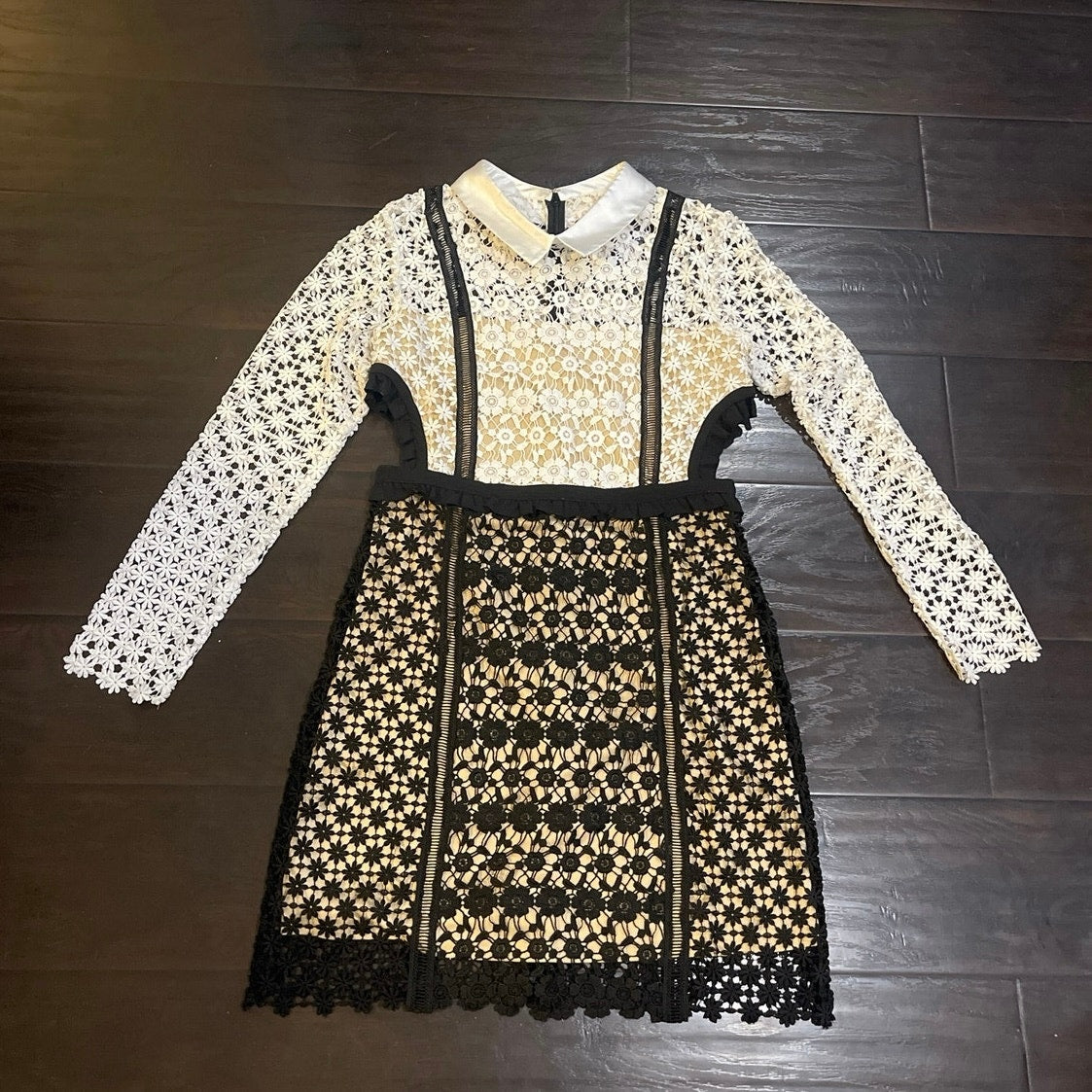 VENUS Black White Crochet Lace Long Sleeve Cutout Mini Dress SZ 8 Romantic